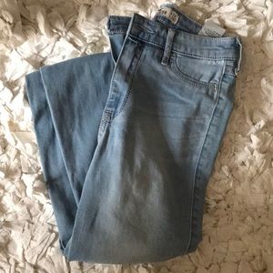 NWOT! Light Wash Jeggings